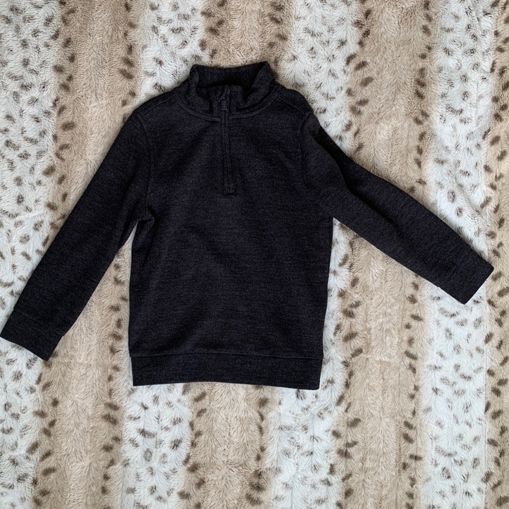 Boys Old Navy half zip sweater size 5T like new